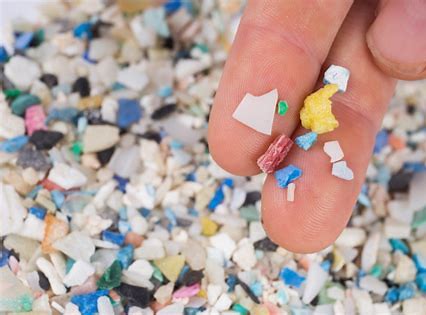 A detection method of small-sized microplastics based on micro-Raman mapping