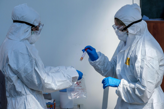 18 mutated COVID-19 were found in a woman in Russia!!! Can Raman spectroscopy help the rapid detection of COVID-19?